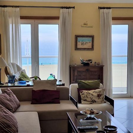 Nazare Apartamento Em Frente Ao Mar Екстериор снимка