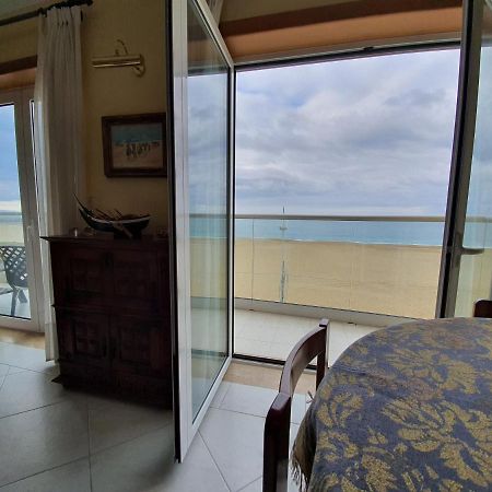 Nazare Apartamento Em Frente Ao Mar Екстериор снимка